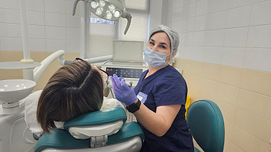 Чтобы реже лечиться у стоматолога, нужно регулярно чистить зубы и тщательно ухаживать за полостью рта